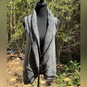 Carolyn Taylor sleeveless cardigan. Gray with black trim and ruffles. Size S.